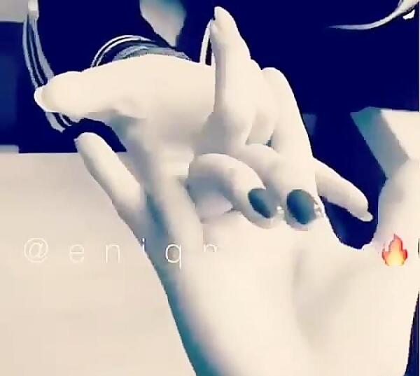 عکس دونفره دست روی قلب
