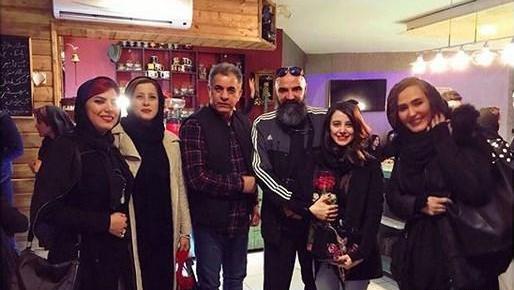 عکس الناز حبیبی با طرفدارانش