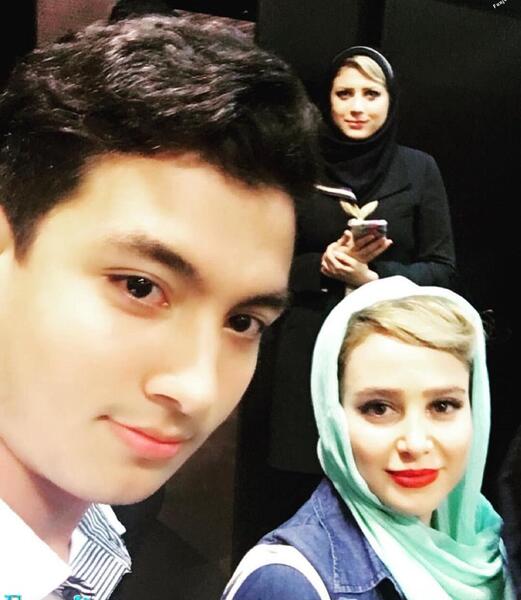 عکس الناز حبیبی با طرفدارانش
