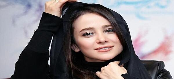 عکس الناز حبیبی با طرفدارانش