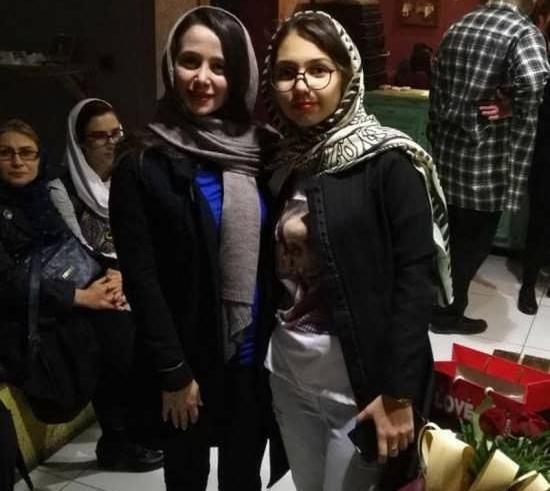 عکس الناز حبیبی با طرفدارانش