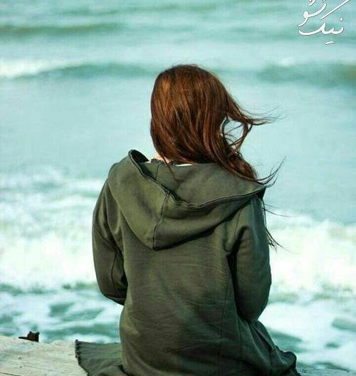 عکس دخترانه نشسته غمگین