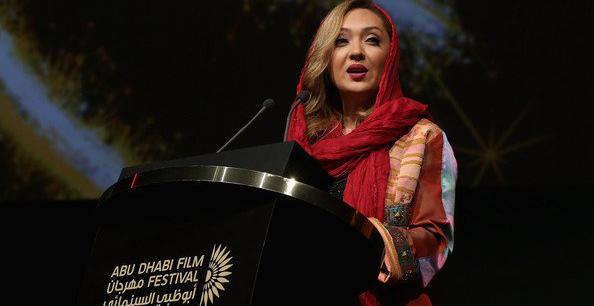 عکس مینا لاکانی در خارج از کشور