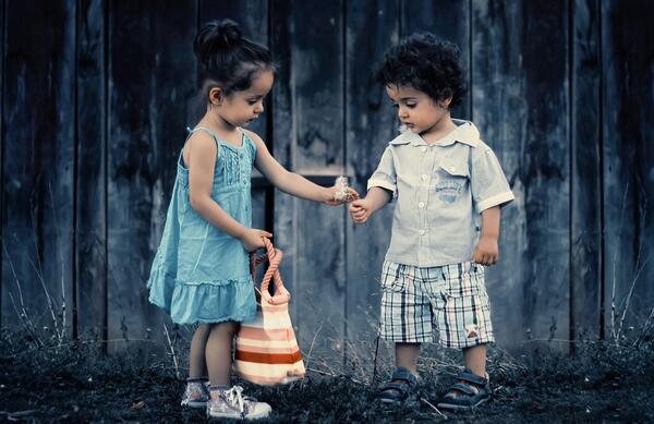 عکس دختر ایستاده فانتزی