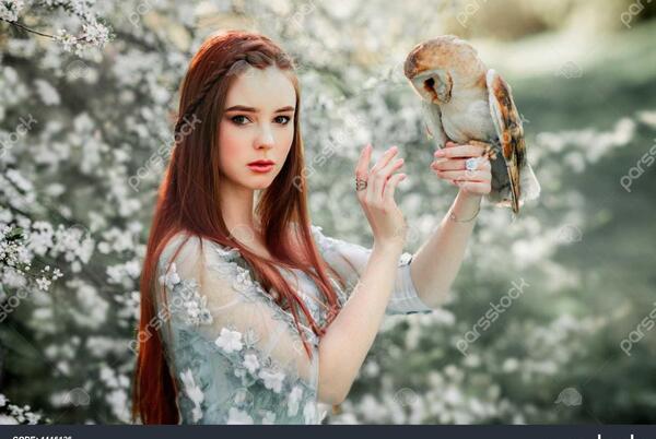 عکس دختر ایستاده فانتزی
