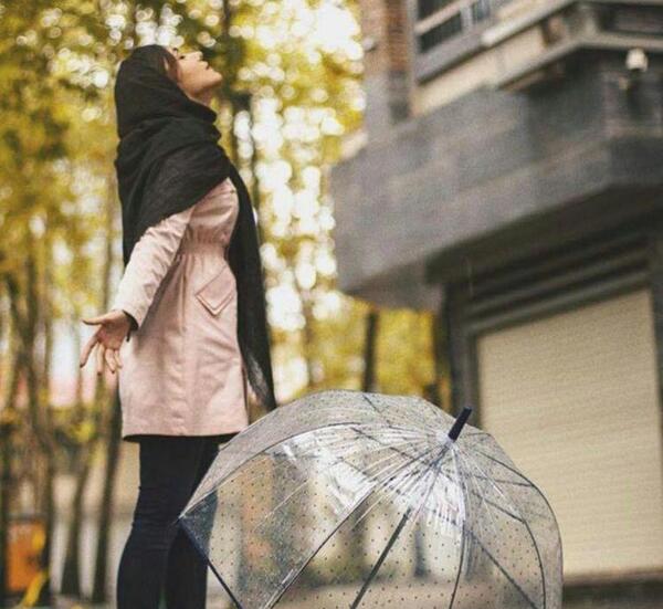 عکس دختر ایستاده فانتزی