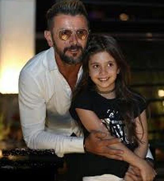 عکس امین حیایی و همسرش و فرزندش