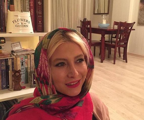 عکس فریبا نادری در خانه اش