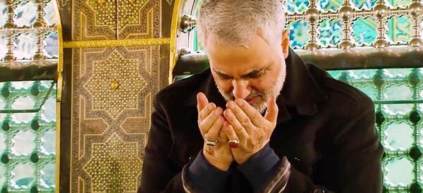 عکس حاج قاسم سلیمانی در حرم امام رضا