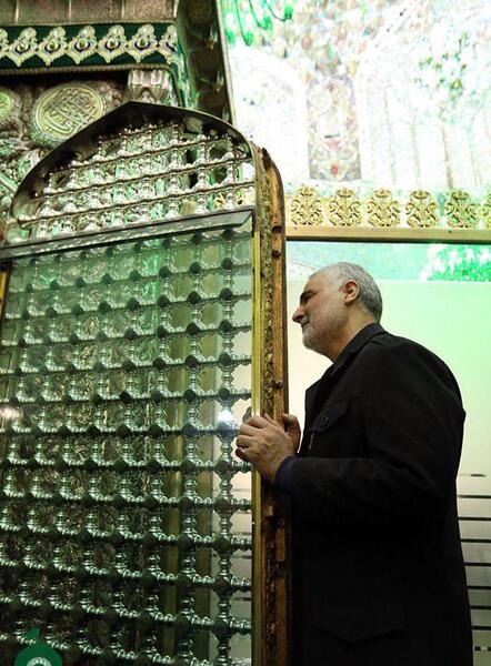 عکس حاج قاسم سلیمانی در حرم امام رضا