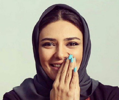 عکس لیندا کیانی با مانتو جلو باز