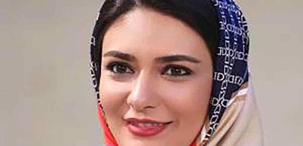 عکس لیندا کیانی با مانتو جلو باز