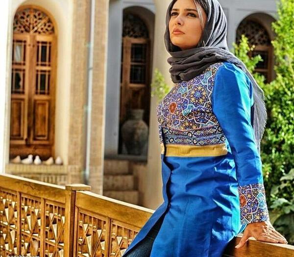 عکس لیندا کیانی با مانتو جلو باز
