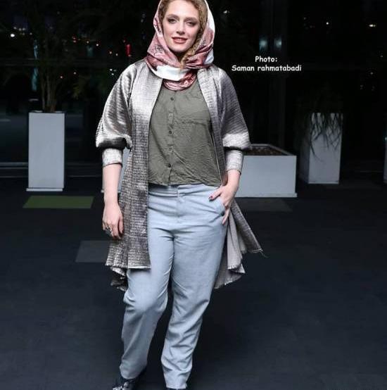 عکس لیندا کیانی با مانتو جلو باز