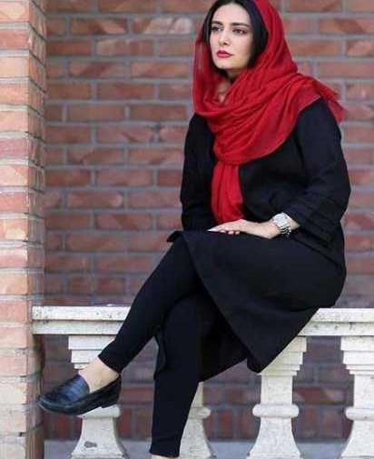 عکس لیندا کیانی با مانتو جلو باز