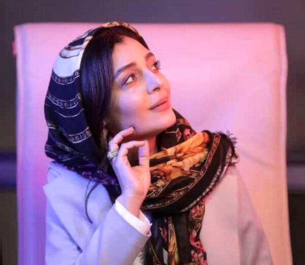 عکس ساره بیات با پدرش