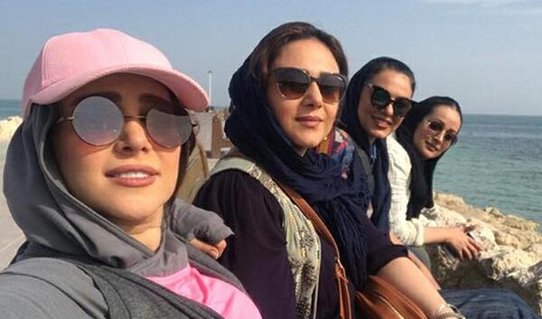 عکس الناز حبیبی با عینک