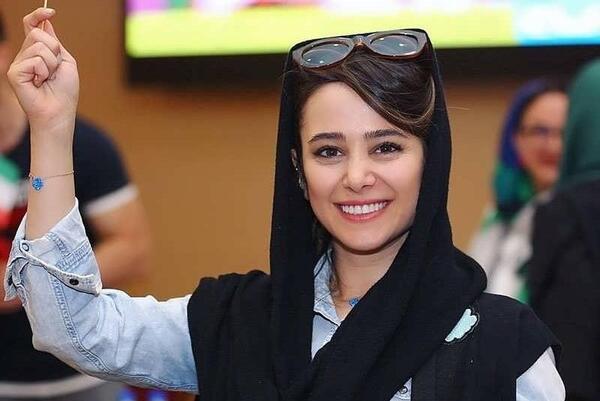 عکس الناز حبیبی با عینک