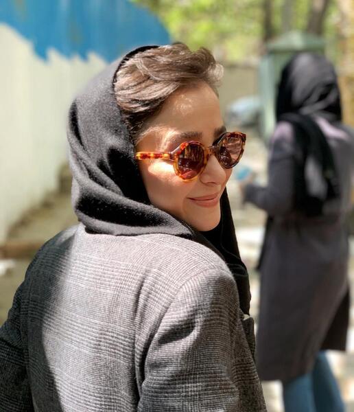عکس الناز حبیبی با عینک