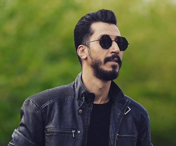 عکس قدی بهرام افشاری