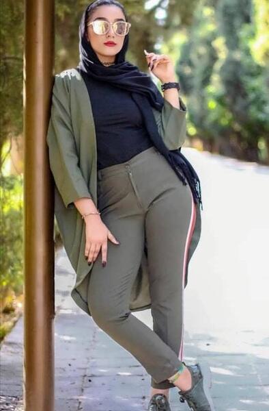 عکس دختر لاکچری ایستاده