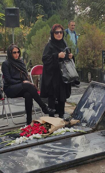 عکس سنگ قبر نعمت الله آغاسی