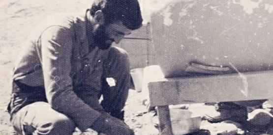 عکس پمپئو در حال ظرف شستن
