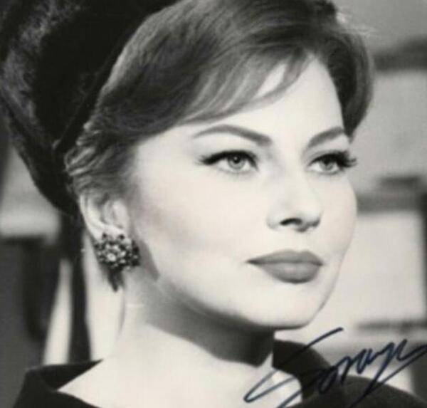 عکس ملکه ثریا اسفندیاری