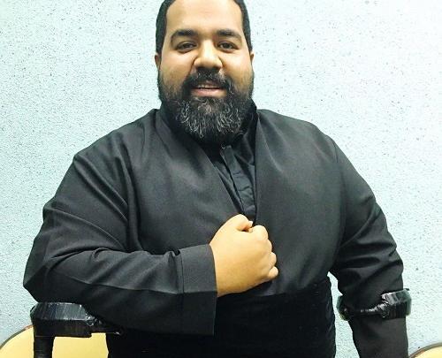 عکس علی صادقی با لباس کردی