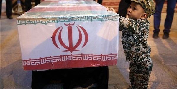عکس شهید حججی با پسرش