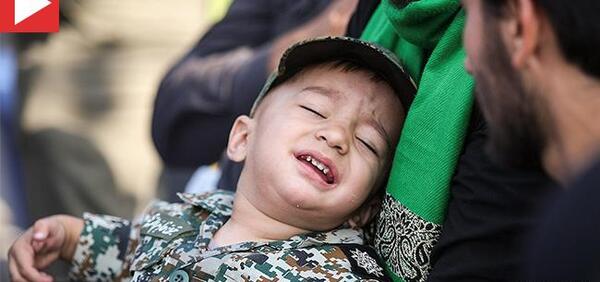 عکس شهید حججی با پسرش