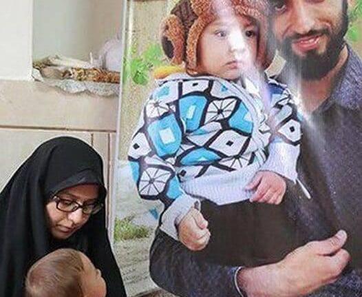 عکس شهید حججی با پسرش