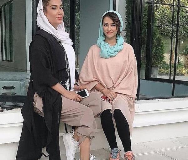 عکس الناز حبیبی با چادر