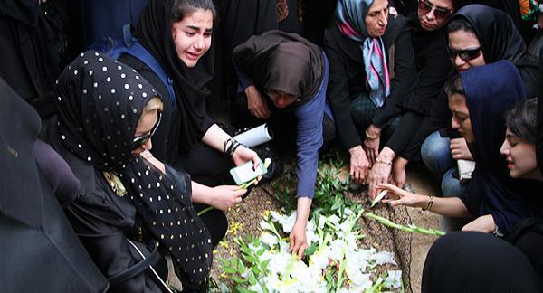 عکس سنگ قبر علی طباطبایی