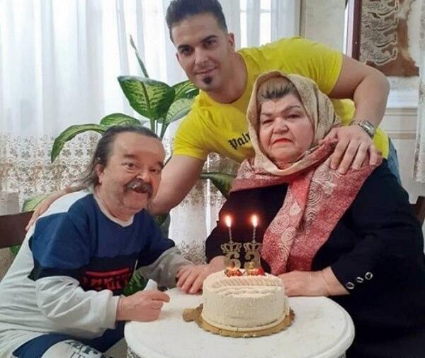 عکس اسدالله یکتا و همسرش و فرزندانش