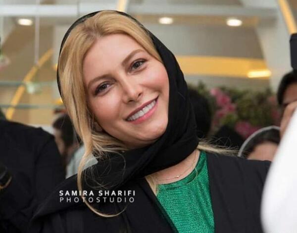عکس فریبا نادری در اسانسور