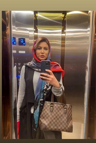 عکس فریبا نادری در اسانسور