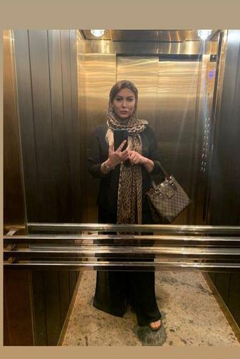 عکس فریبا نادری در اسانسور