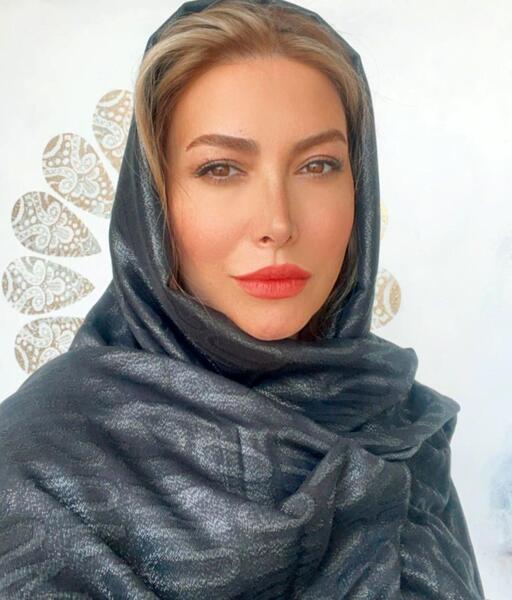 عکس فریبا نادری در خارج