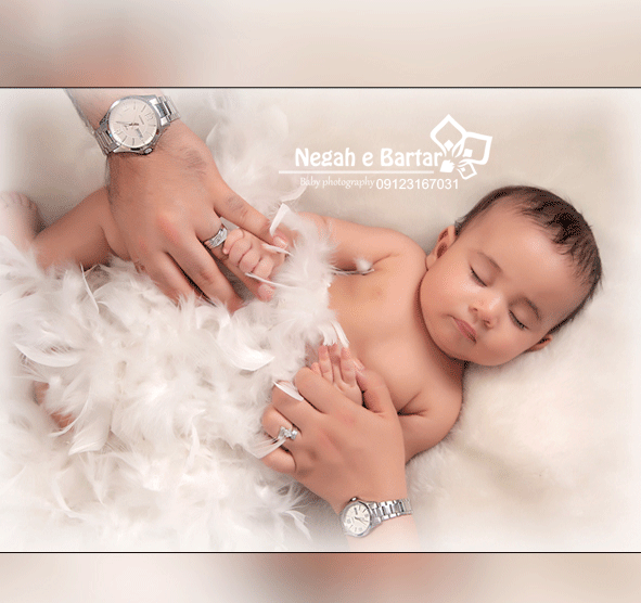 ایده ژست عکس کودک در منزل