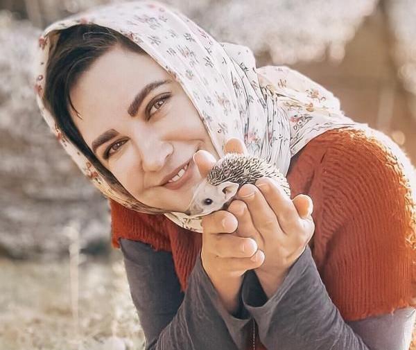 عکس های آوا در سریال آرام میگیریم