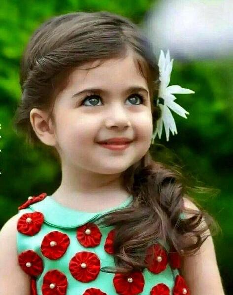 عکس بچه خوشگل چشم رنگی دختر