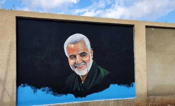 عکس سردار سلیمانی در حرم حضرت زینب