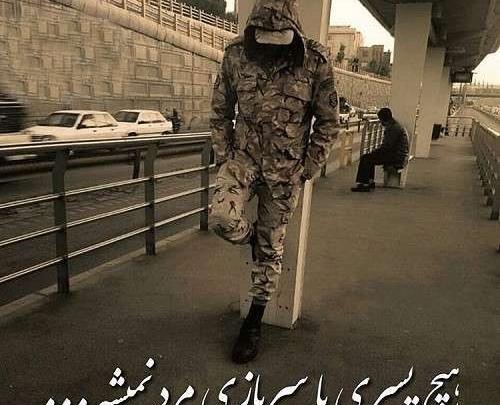 عکس سرباز نشسته