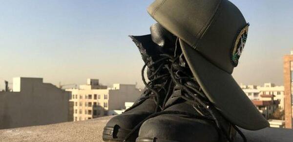 عکس سرباز نشسته