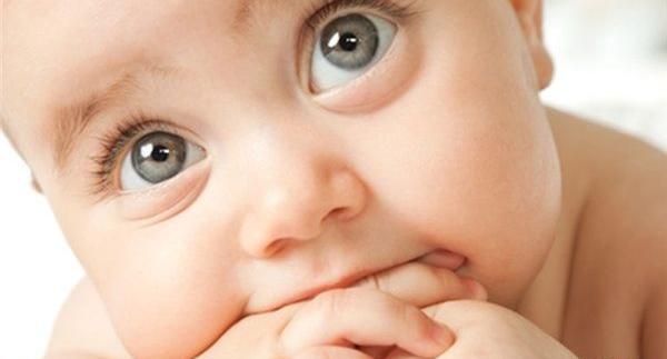 عکس نوزاد چشم سبز