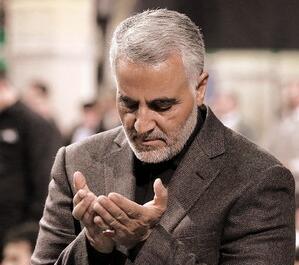 عکس حاج قاسم سلیمانی در حال گریه