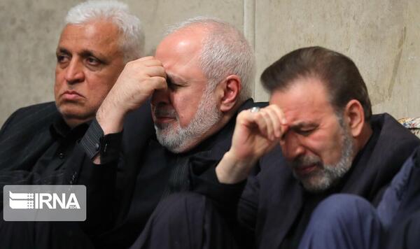 عکس حاج قاسم سلیمانی در حال گریه