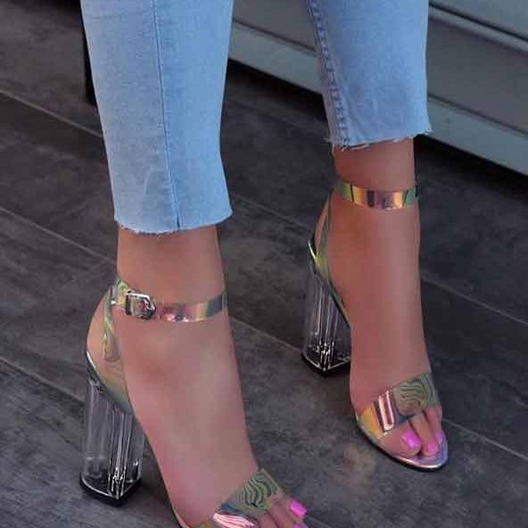 عکس کفش پاشنه بلند شیشه ای