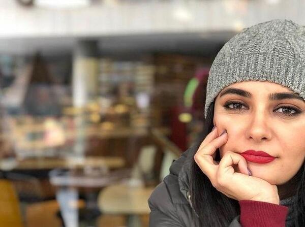 عکس لیندا کیانی با آرایش غلیظ